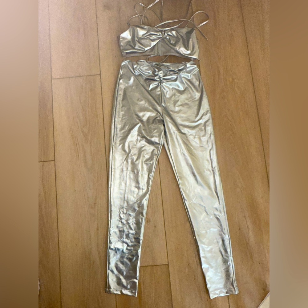 Chrome two piece set from Hot & Delicious